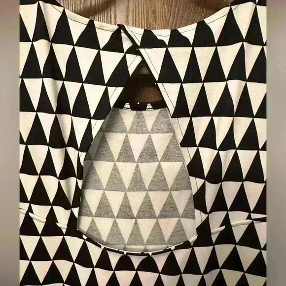 H&M Triangle Geometric Print B+W Fit and Flare - Size L - Picture 5 of 7
